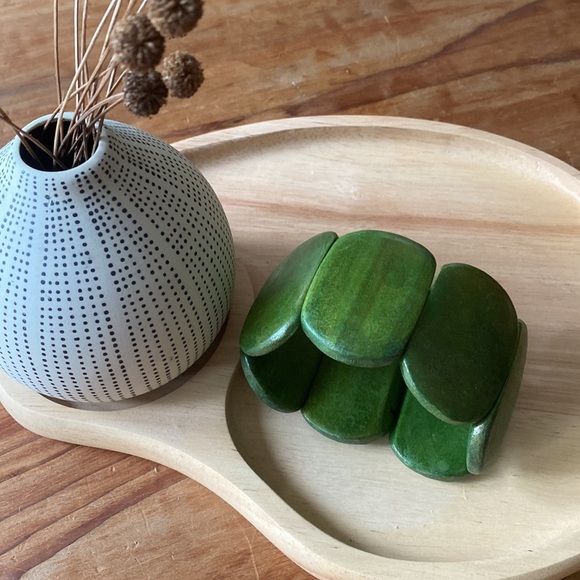 Green wood stretch bracelet - Picture 3 of 6